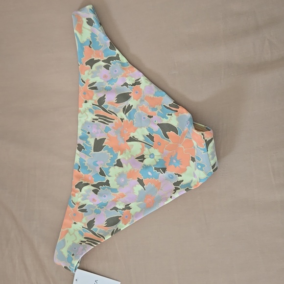 NWT RVCA On The Road Medium Floral Low Rise Bikini Bottom - Picture 6 of 9